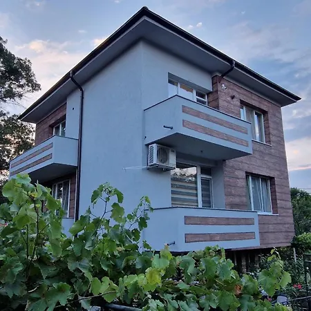 „бащината къща“-за гости Guest house Rosen